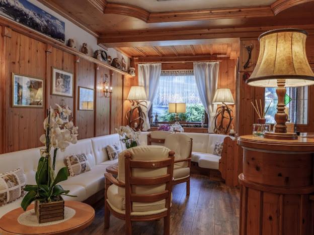 Hotel Garni La Montanara Madonna Extérieur photo
